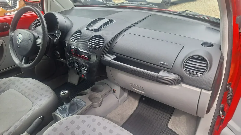 VOLKSWAGEN New Beetle -