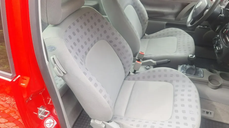 VOLKSWAGEN New Beetle -