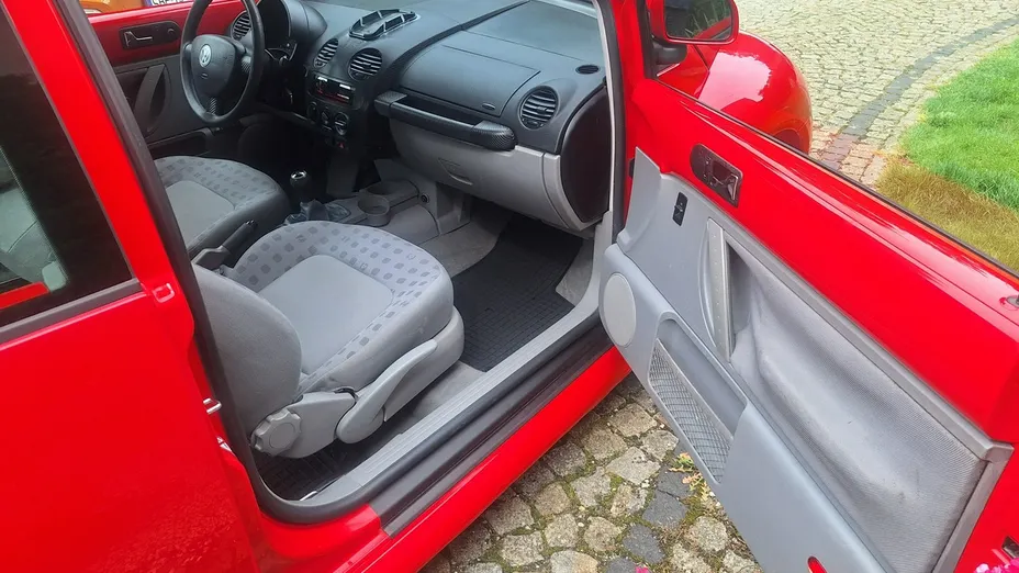 VOLKSWAGEN New Beetle -