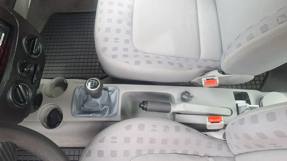 VOLKSWAGEN New Beetle -