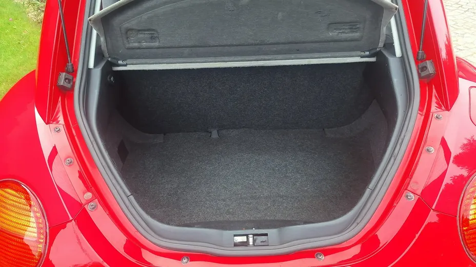 VOLKSWAGEN New Beetle -