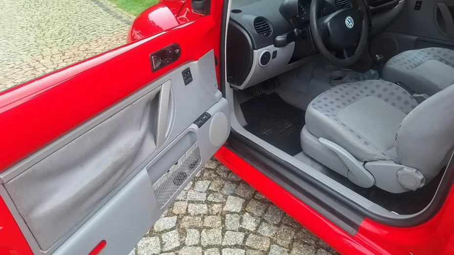 VOLKSWAGEN New Beetle -