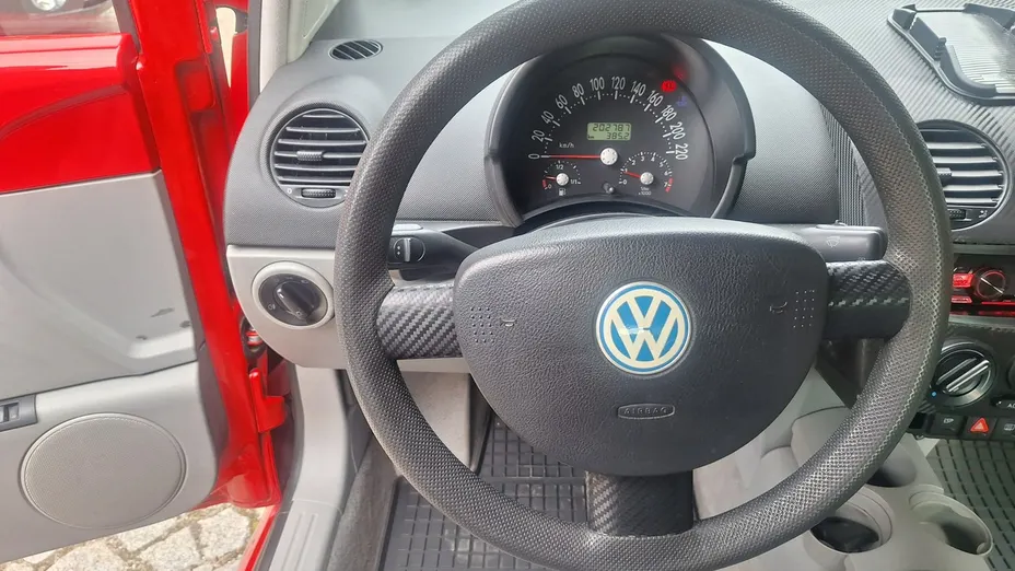 VOLKSWAGEN New Beetle -