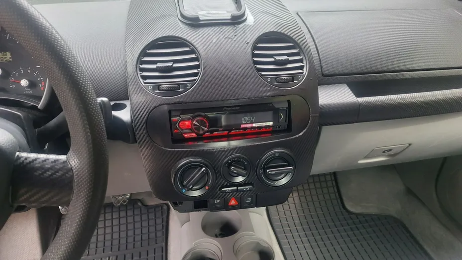 VOLKSWAGEN New Beetle -