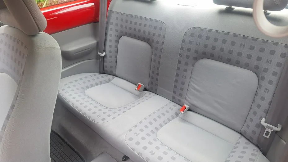 VOLKSWAGEN New Beetle -