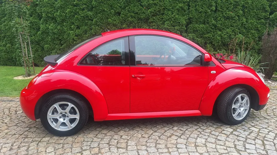 VOLKSWAGEN New Beetle -