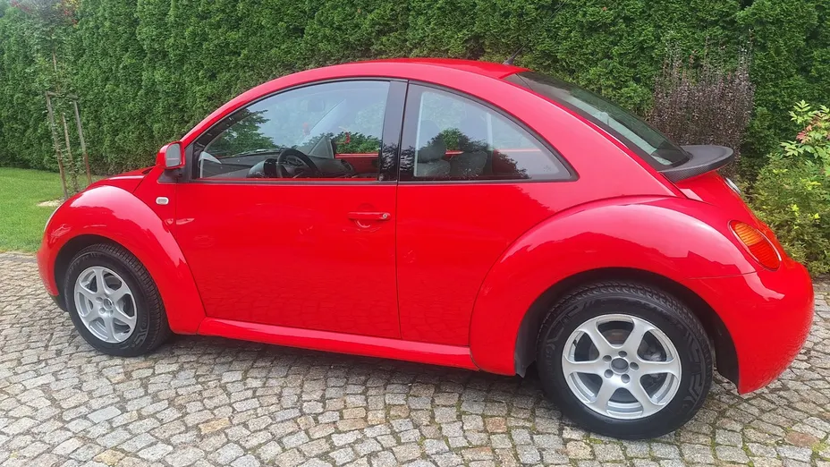 VOLKSWAGEN New Beetle -