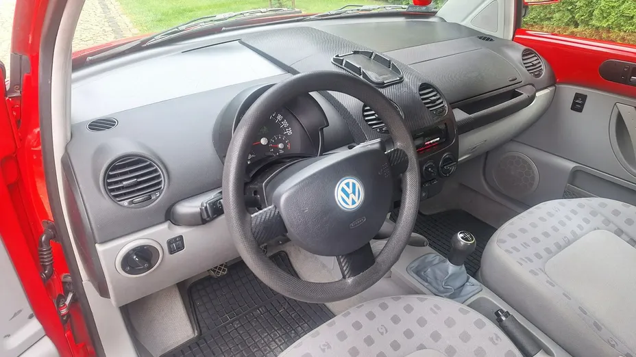VOLKSWAGEN New Beetle -