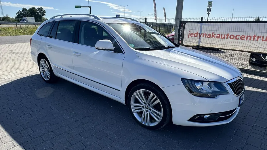 SKODA Superb -
