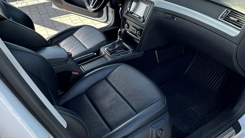 SKODA Superb -