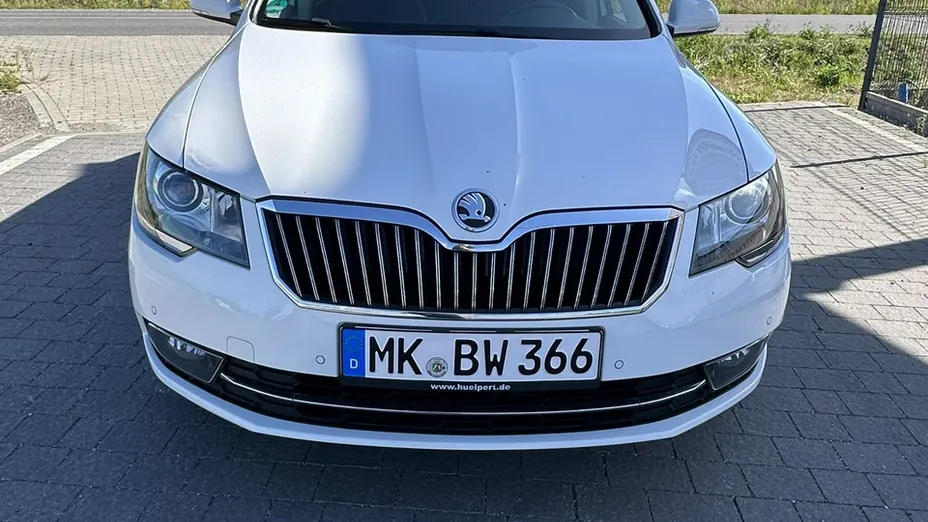 SKODA Superb -