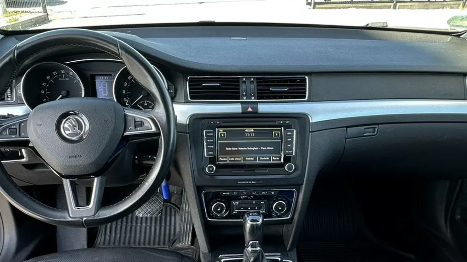 SKODA Superb -