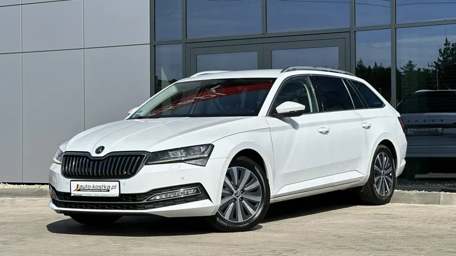SKODA Superb -