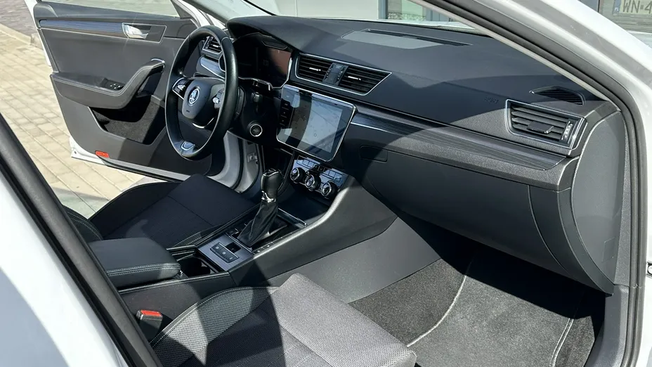 SKODA Superb -