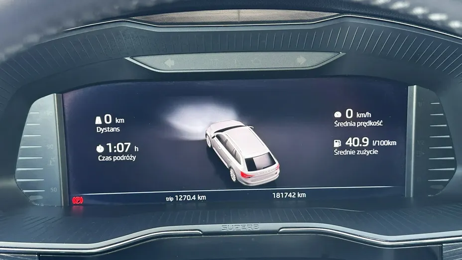 SKODA Superb -