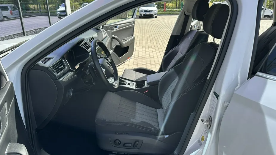 SKODA Superb -