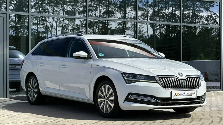 SKODA Superb -