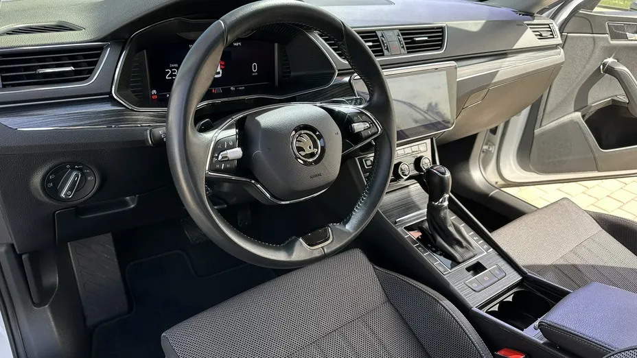 SKODA Superb -