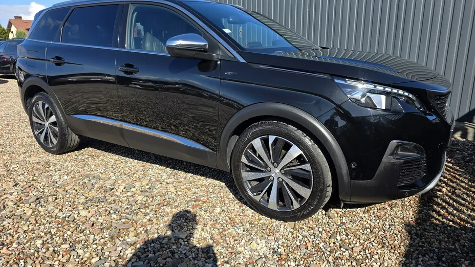 PEUGEOT 5008 -