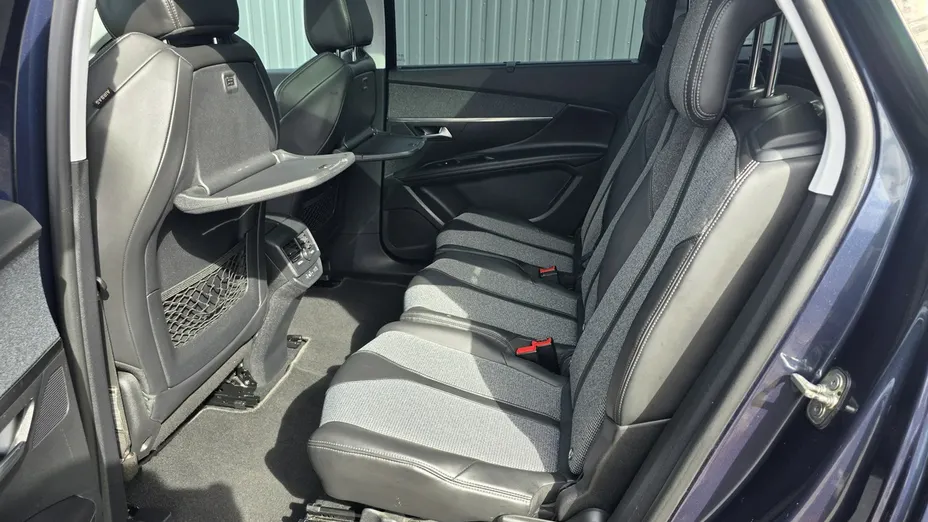 PEUGEOT 5008 -