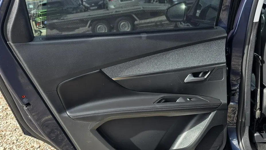 PEUGEOT 5008 -
