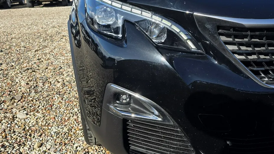 PEUGEOT 5008 -