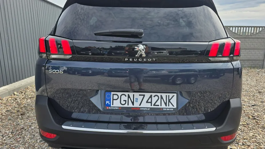 PEUGEOT 5008 -