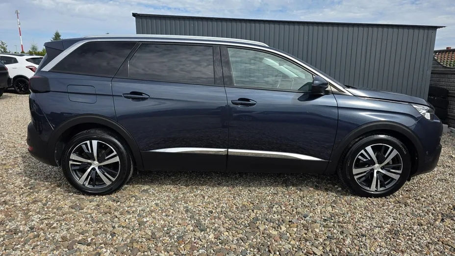 PEUGEOT 5008 -