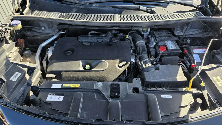 PEUGEOT 5008 -