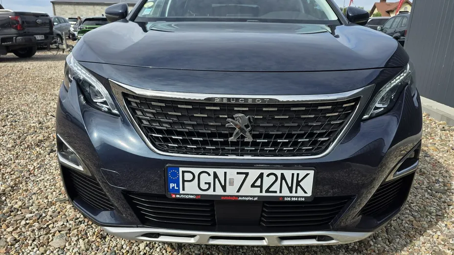 PEUGEOT 5008 -