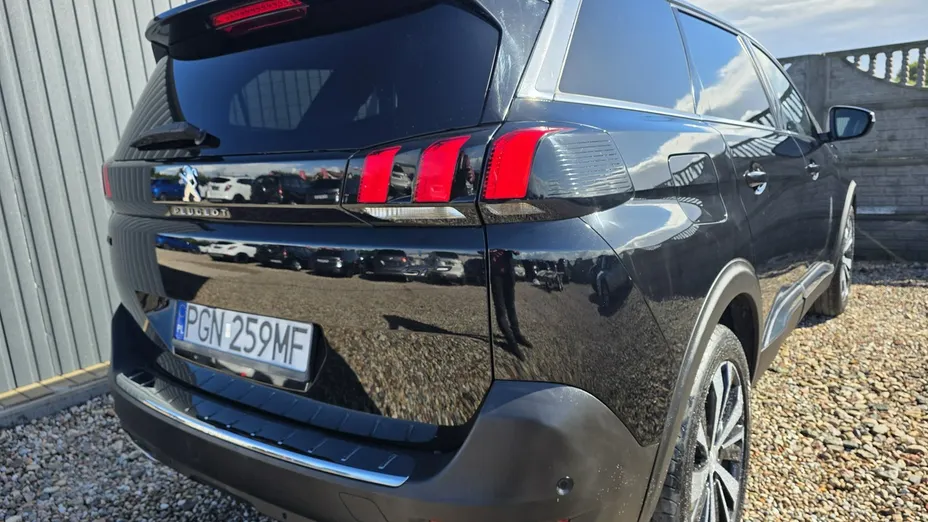 PEUGEOT 5008 -