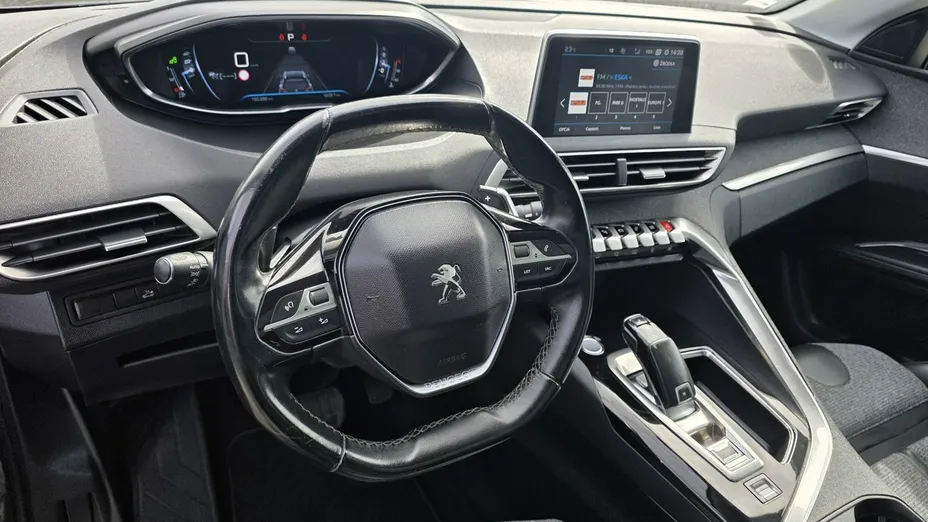 PEUGEOT 5008 -