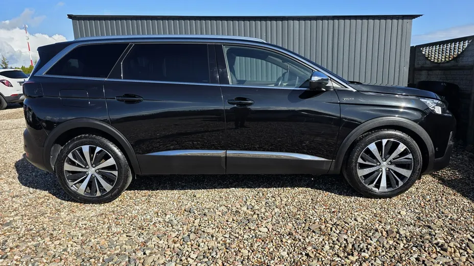 PEUGEOT 5008 -