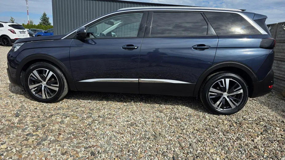 PEUGEOT 5008 -