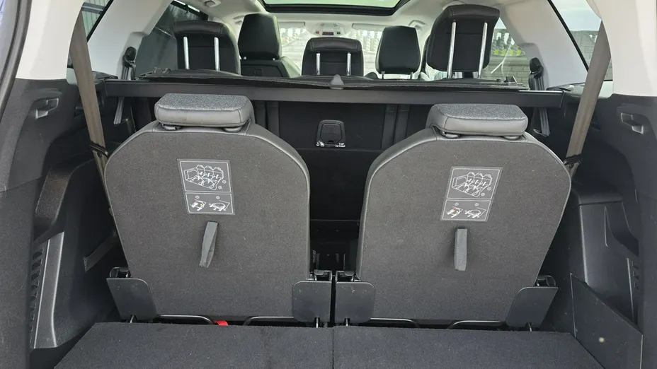 PEUGEOT 5008 -
