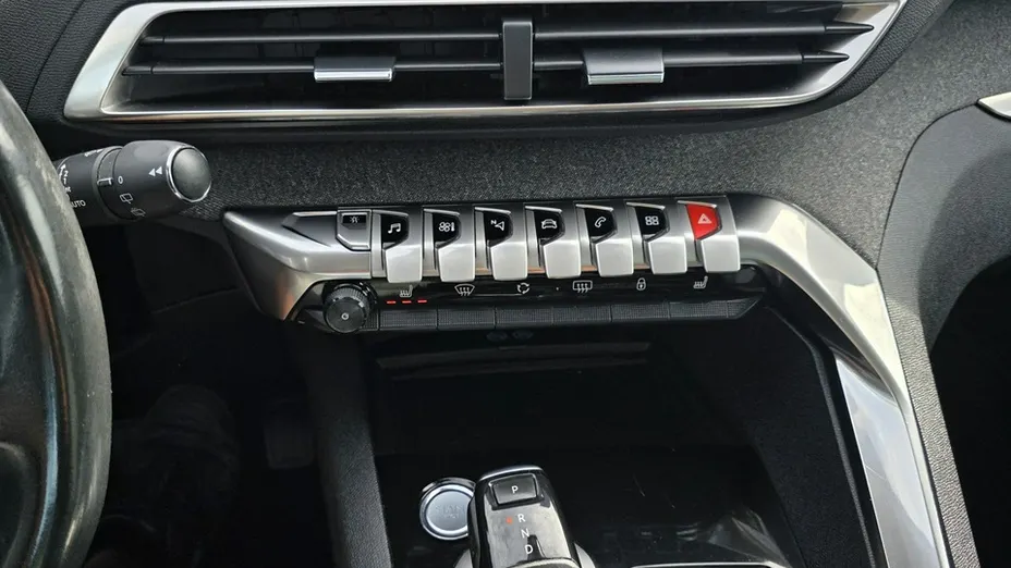 PEUGEOT 5008 -
