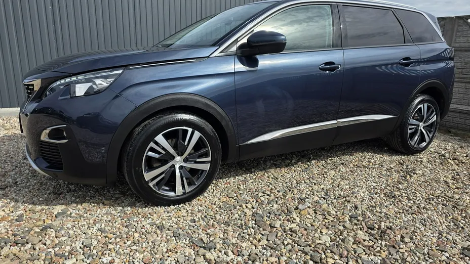 PEUGEOT 5008 -
