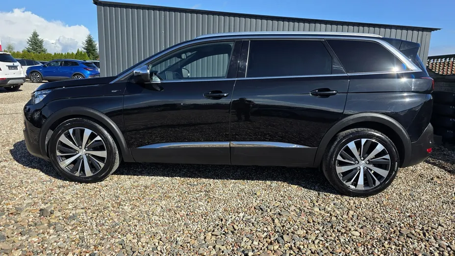 PEUGEOT 5008 -