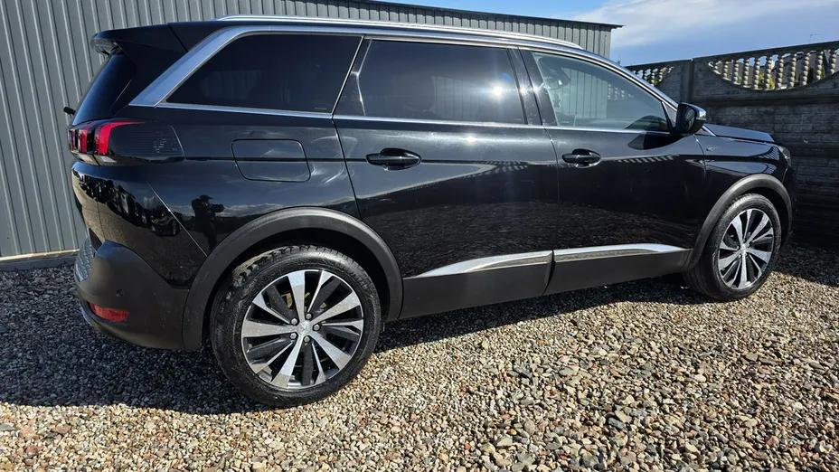 PEUGEOT 5008 -