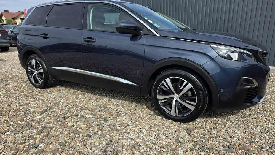 PEUGEOT 5008 -