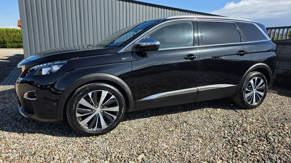 PEUGEOT 5008 -