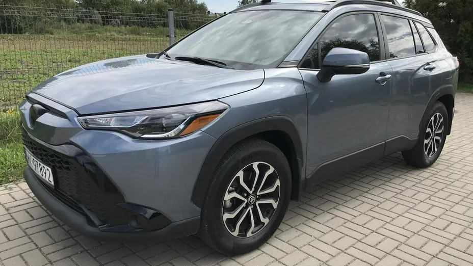 TOYOTA Corolla Cross -