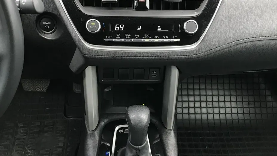 TOYOTA Corolla Cross -