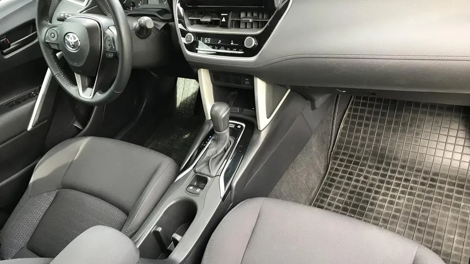 TOYOTA Corolla Cross -