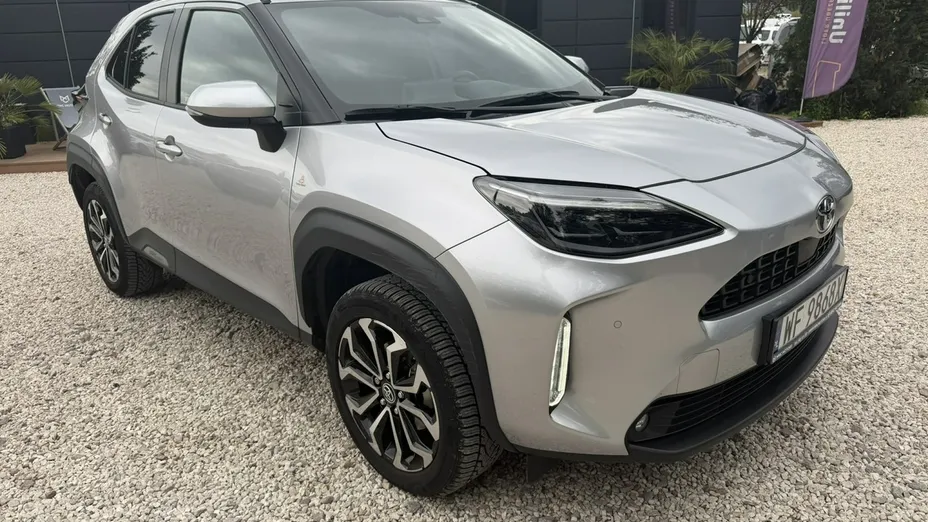 TOYOTA Yaris Cross -