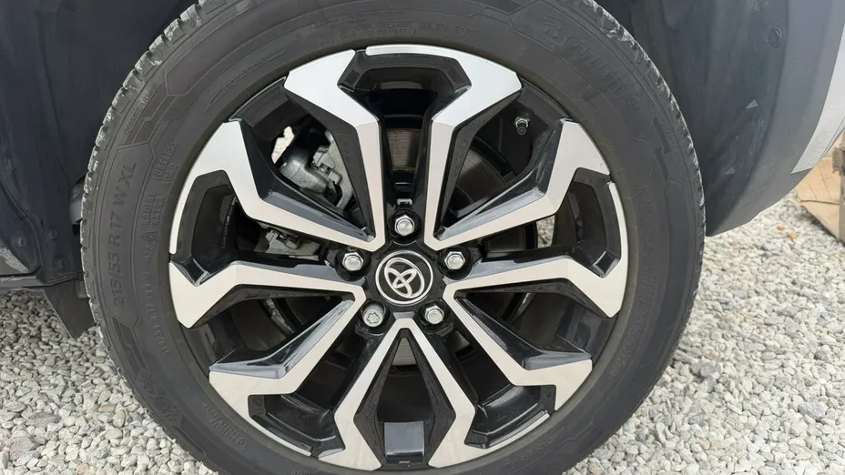 TOYOTA Yaris Cross -