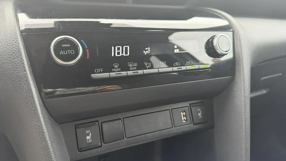 TOYOTA Yaris Cross -