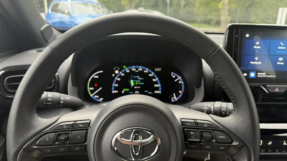 TOYOTA Yaris Cross -