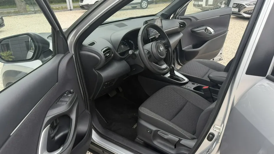 TOYOTA Yaris Cross -