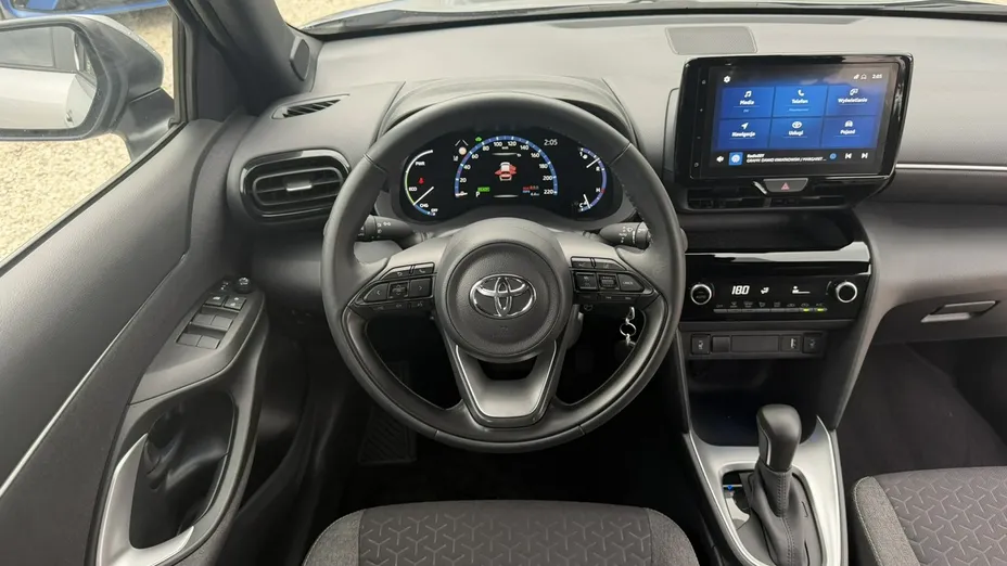 TOYOTA Yaris Cross -